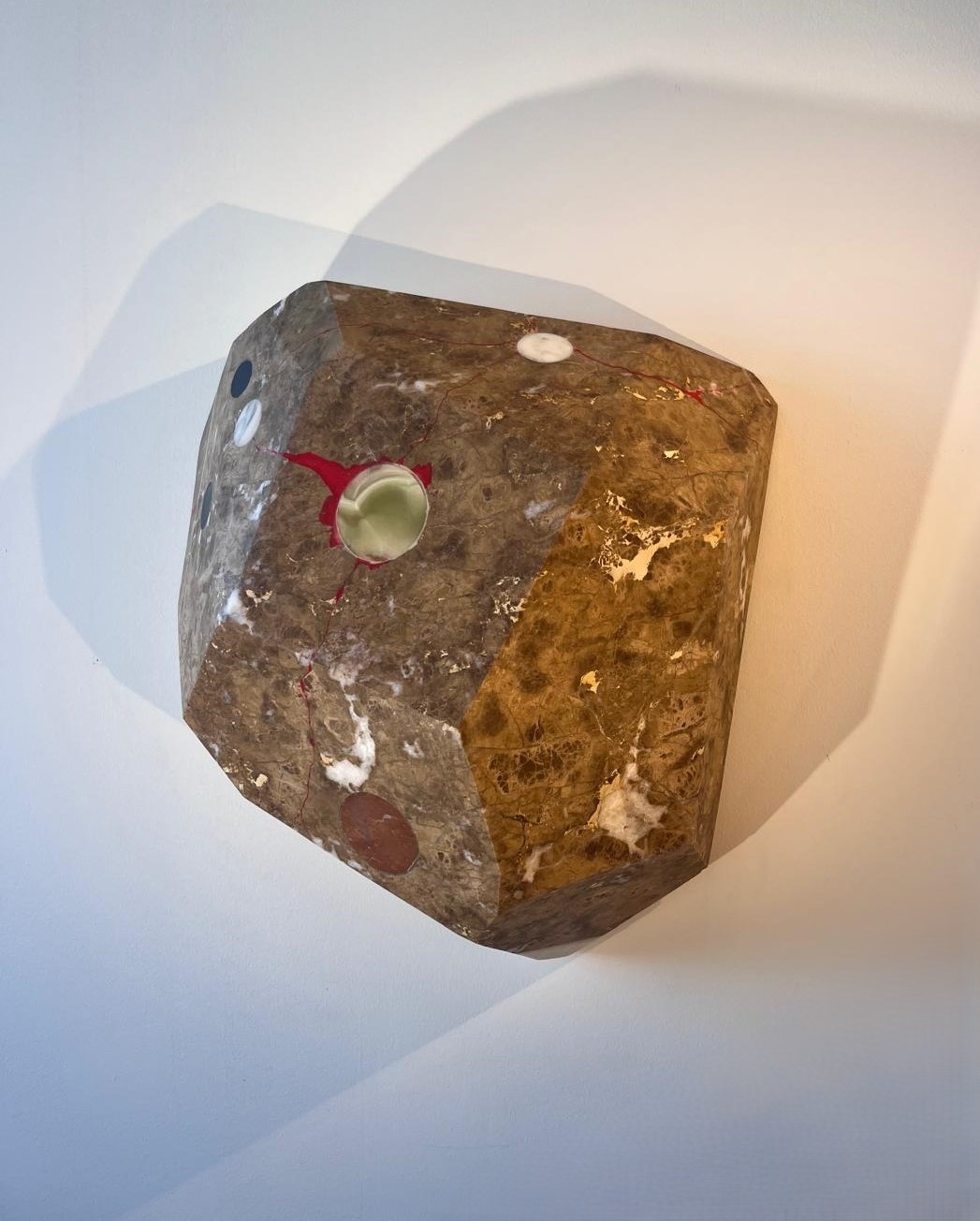 Starlight — calcàries, ònix i resina roja